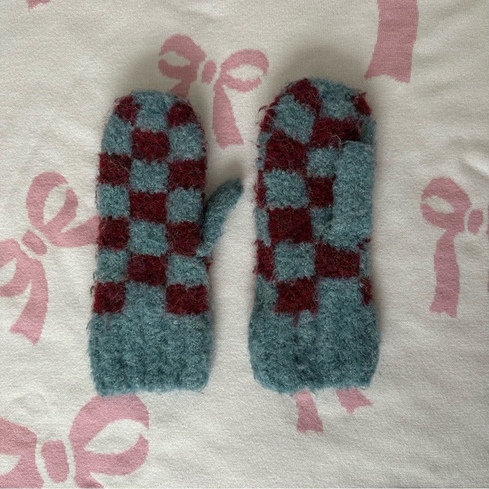 Urban Outfitters Checkered Knit Mittens - Picture 1 of 1
